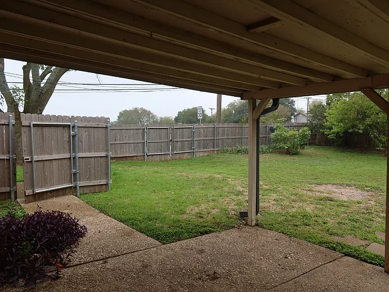 101 Travis Ln — Photo 16