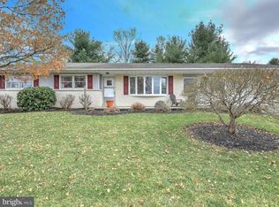 32 W Sunset View St, Spring Grove, PA 17362