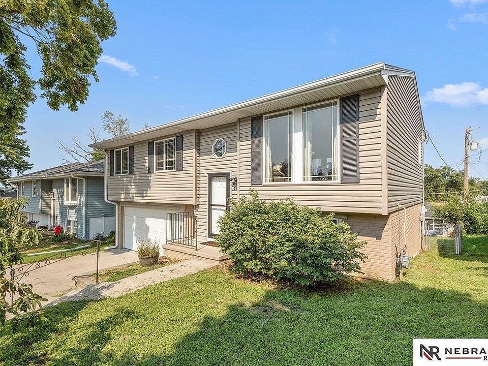 1st image of 4733 S 81st St