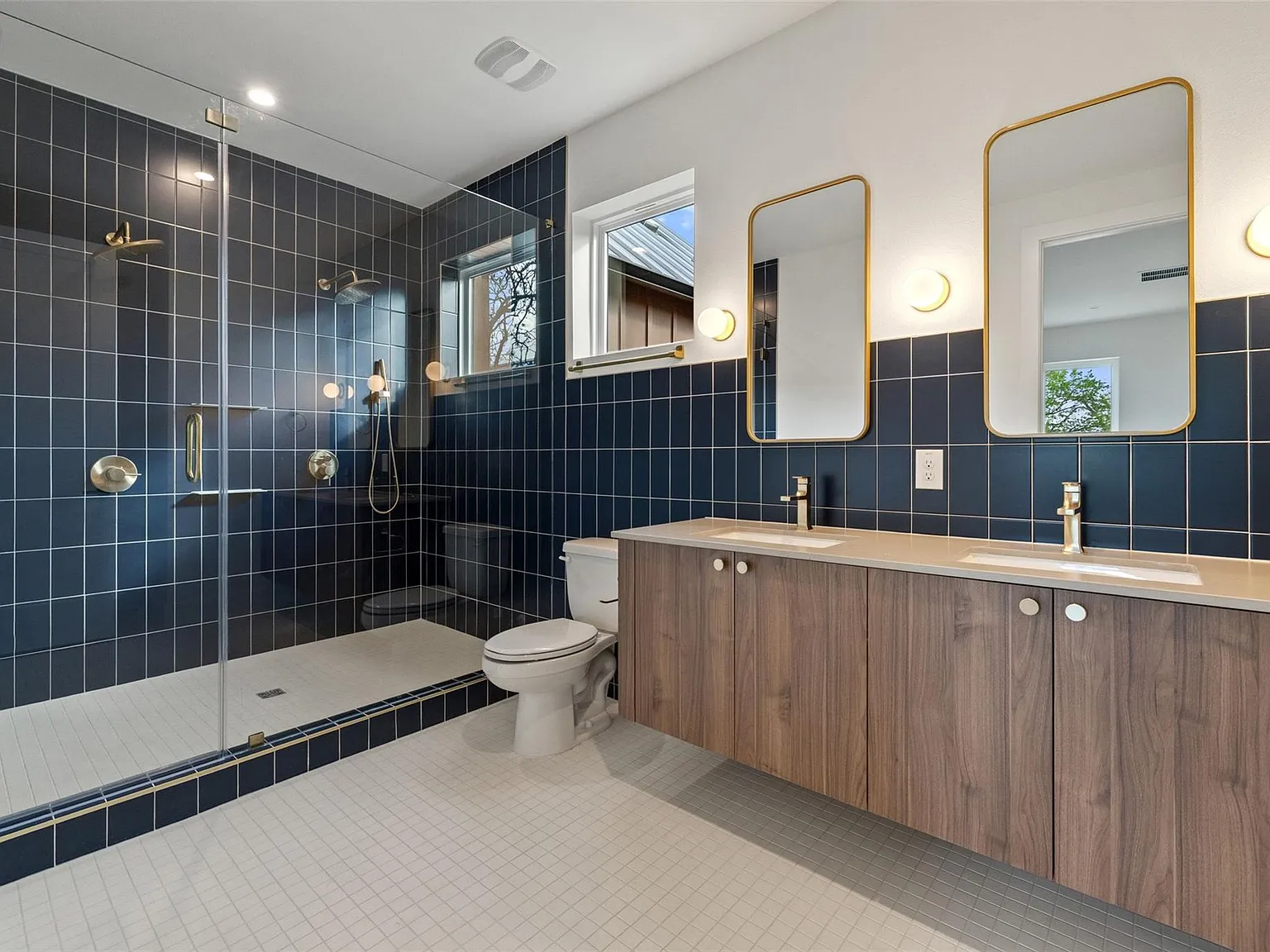 3 bed, 3.5 bath, 1966 sqft, $4,595 — Photo 3