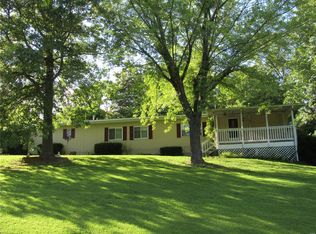 860 W County Line Rd, Brighton, IL 62012