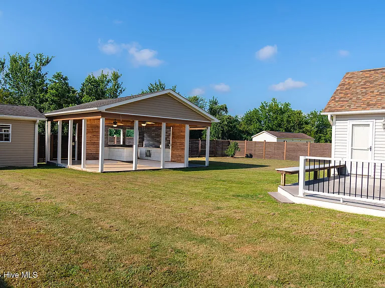 1006 Sheffield Dr — Photo 32