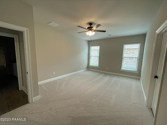 4th image of 203 Aubergine Ln