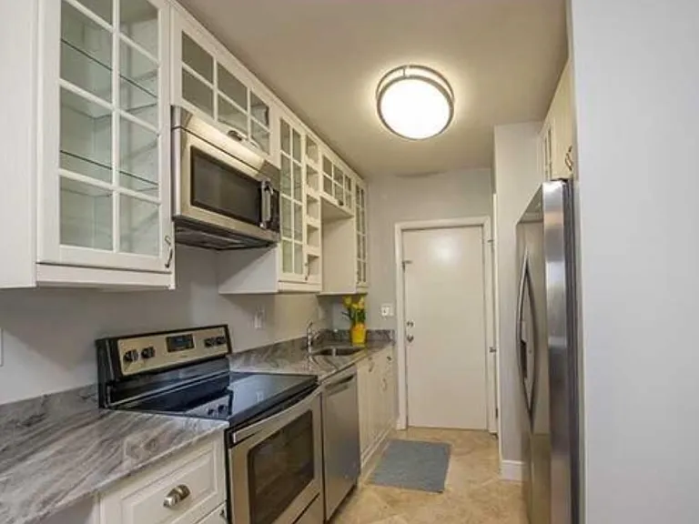 3250 NE 28th St #307 — Photo 6
