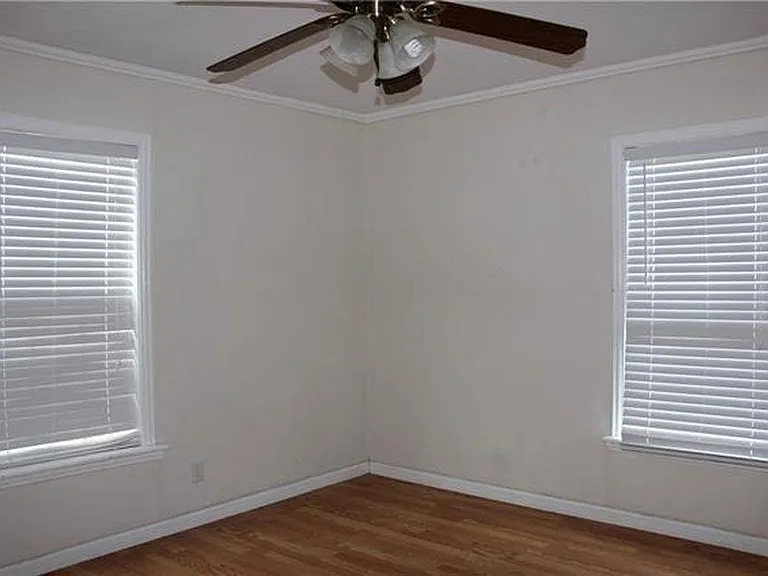1382 Sayles Blvd — Photo 10