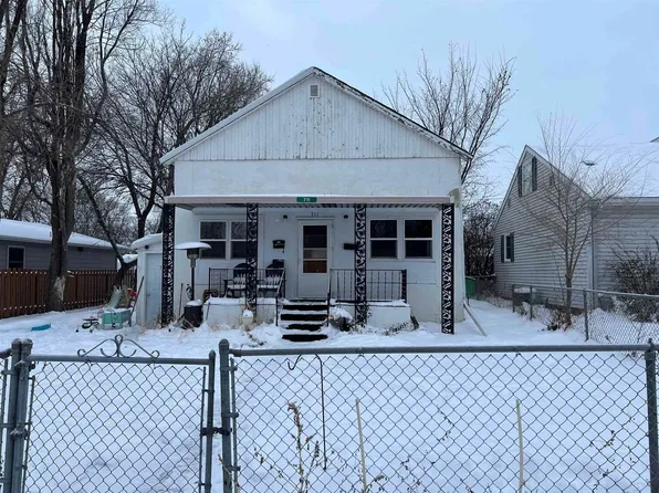 711 16th St NW, Minot, ND 58703