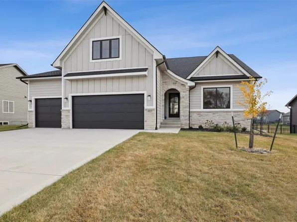 4025 NW 181st St, Clive, IA 50325