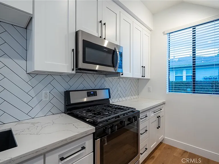 13932 Bessemer St #A — Photo 21