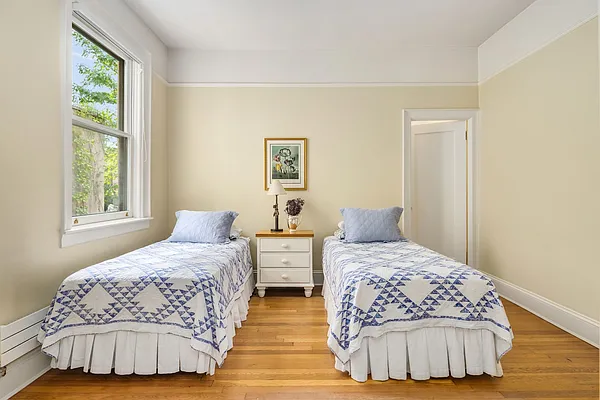 Sold by Douglas Elliman Real Estate (DO NOT USE) | media 11