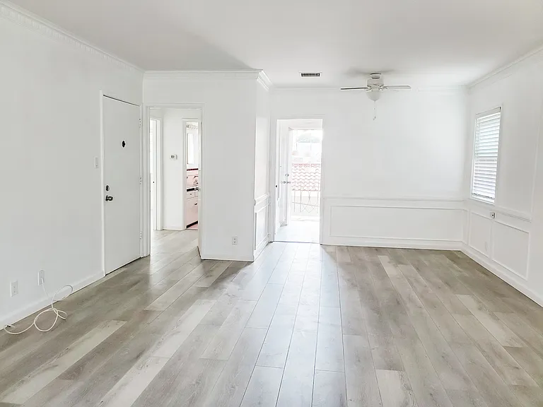 1125 S Cochran Ave #6 — Photo 3
