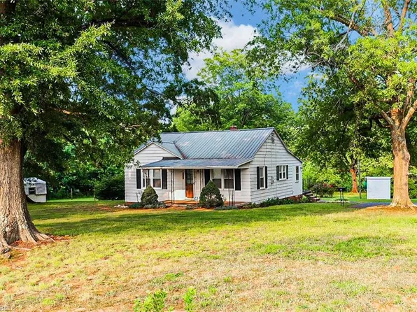 1016 Fork Creek Mill Rd, Seagrove, NC 27341