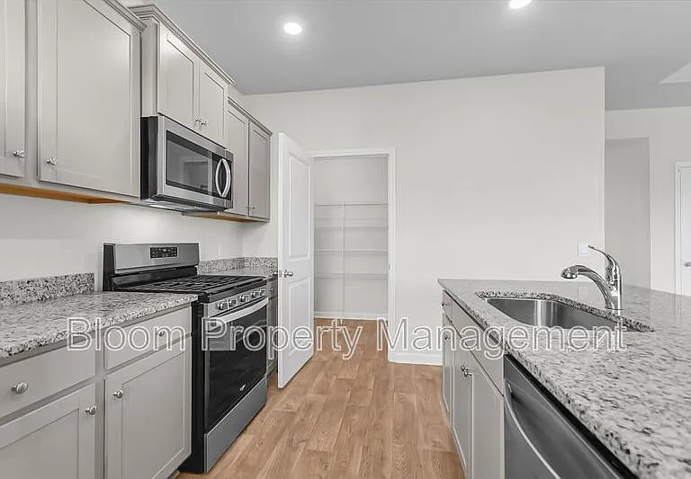 502 Lake Ridge Blvd — Photo 12