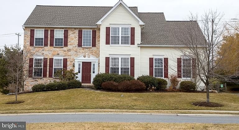 1st image of 221 Montpelier Dr