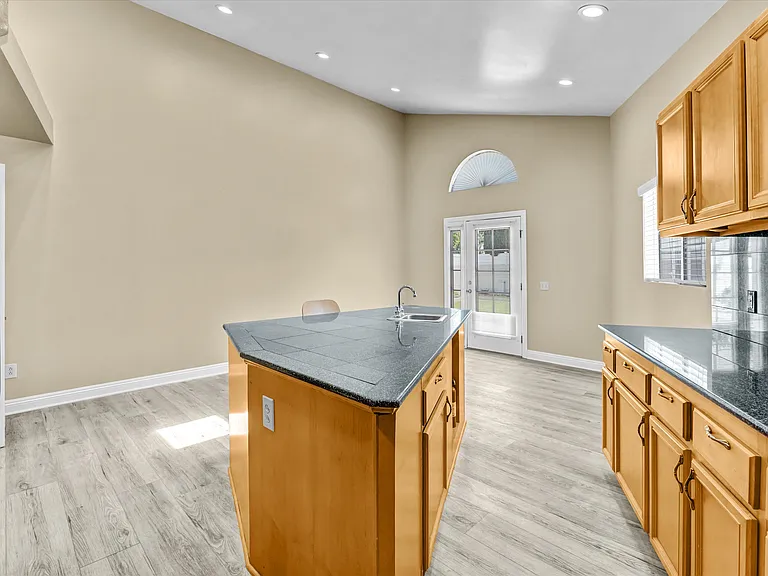6942 Alcove Ave — Photo 16