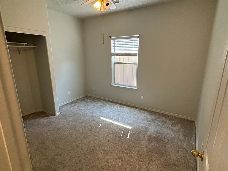 6601 Shiprock Dr NE — Photo 8