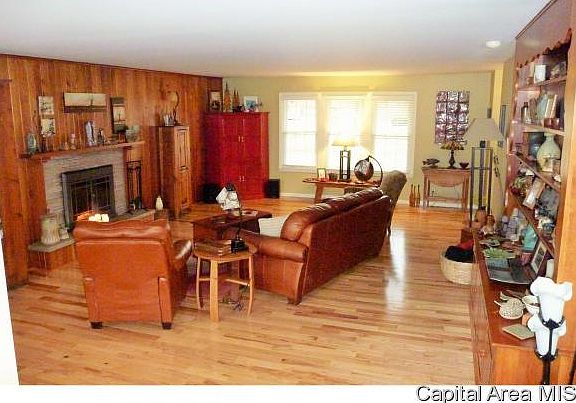 4th image of 2039 N Broad St