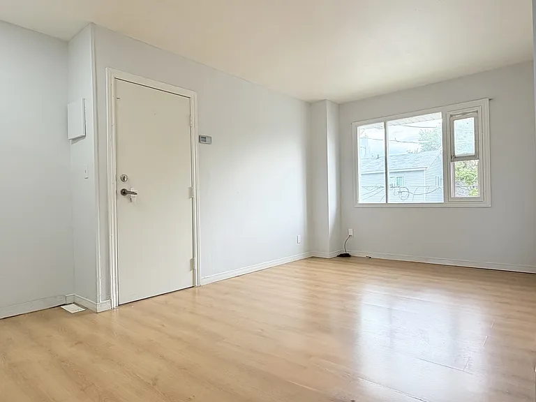 506 Aylmer Ave #4 — Photo 2
