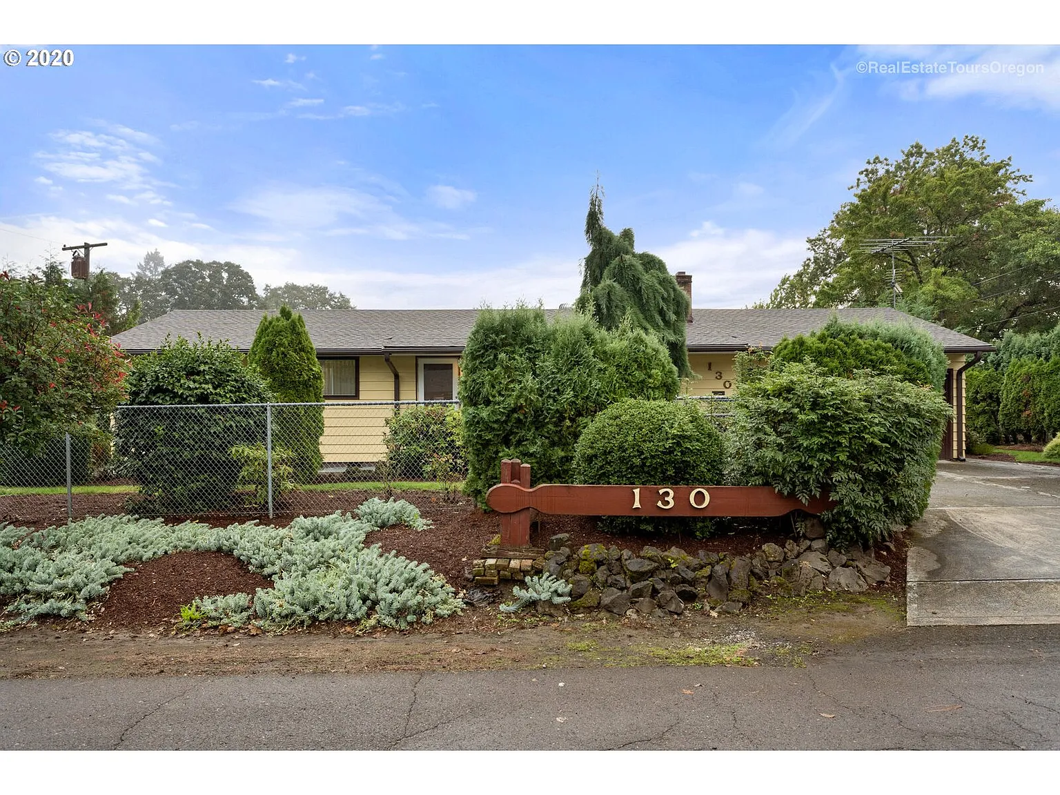 130 NE 11th Dr photo 1