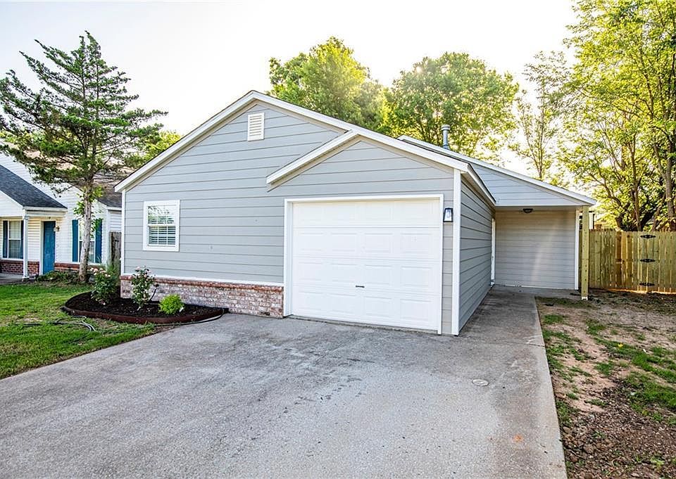 1st image of 301 Parkcrest Dr