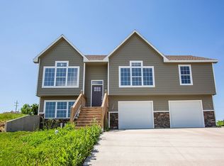 8867 Regina Ln, Manhattan, KS 66502