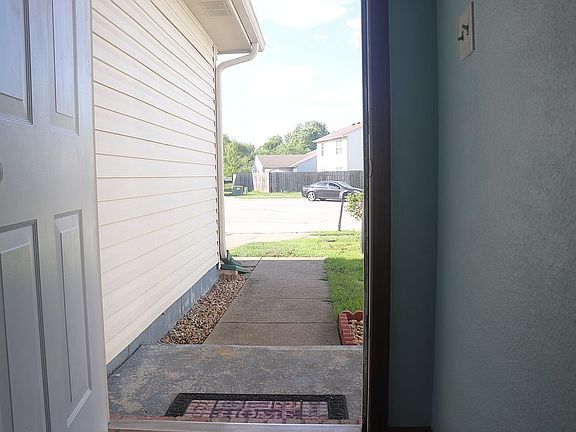 5th image of 711 Deer Trail Dr