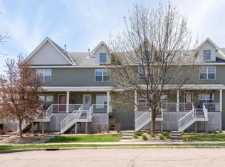 2882 Clover Ridge Dr, Chaska, MN 55318
