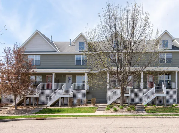2882 Clover Ridge Dr, Chaska, MN 55318