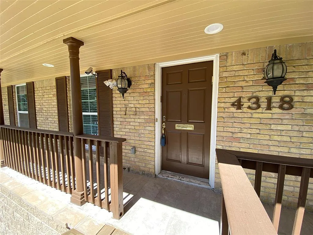 5 bed, 2.5 bath, 2986 sqft, $2,950 — Photo 2