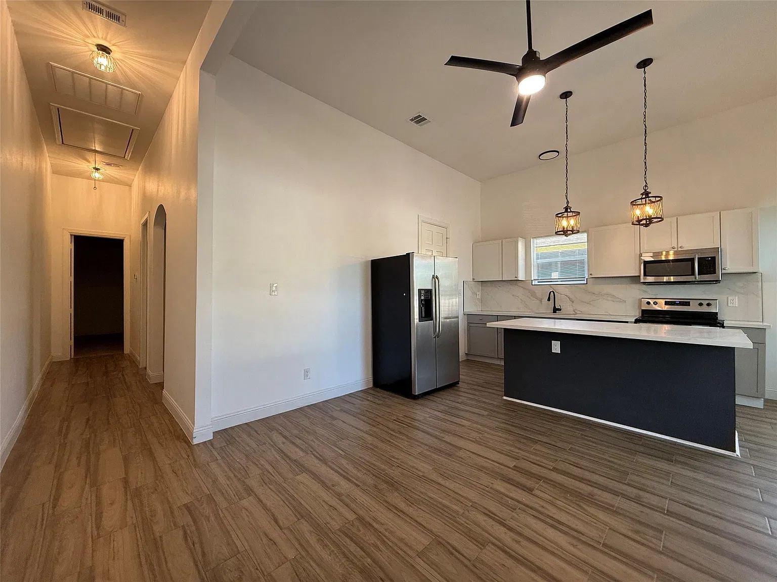 2 bed, 2.0 bath, 2166 sqft, $1,650 — Photo 3