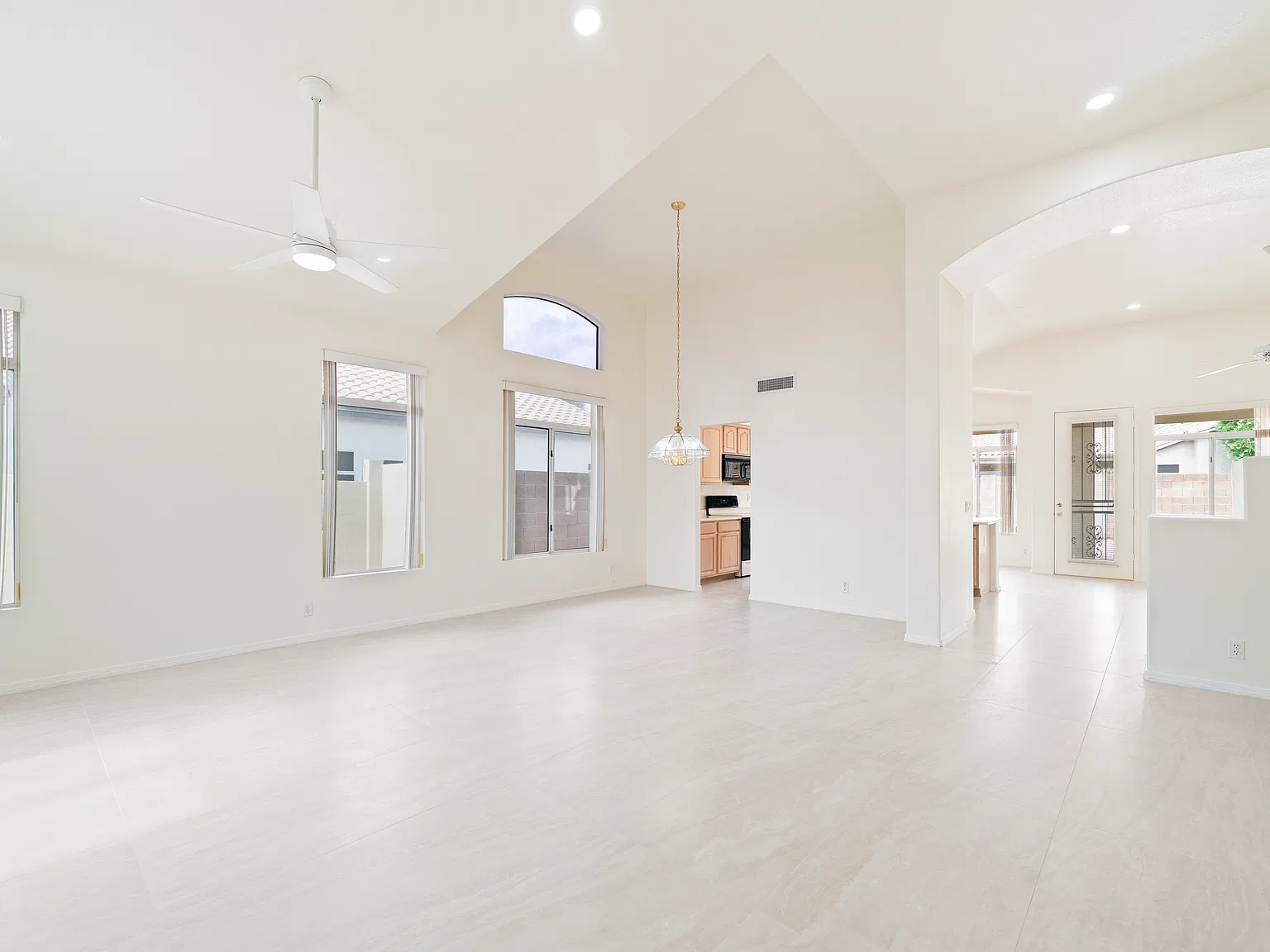 3 bed, 2126 sqft, $2,700 — Photo 4