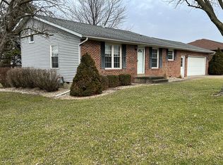 106 Boulder Dr, Gridley, IL 61744