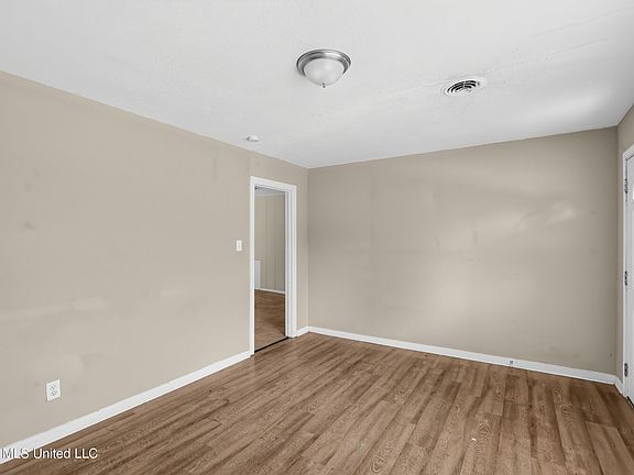 5th image of 1333 Maria Dr