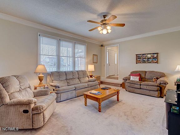 5th image of 317 Greenwich Ln