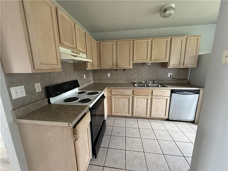 2807 Cantabrian Dr #B — Photo 6