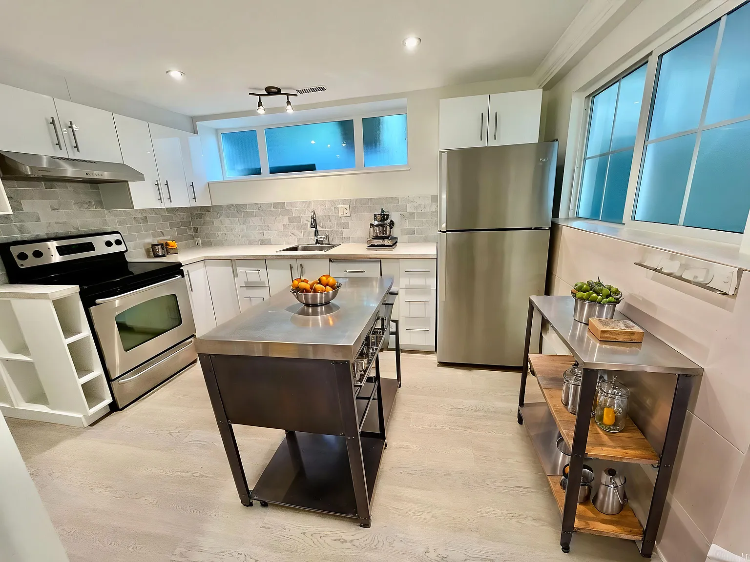 2 bed, 950 sqft, $2,385 — Photo 2