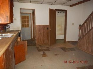 393 Delaware St, Sharon, PA 16146