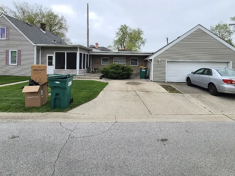 9010 Bunker Hill Dr — Photo 2