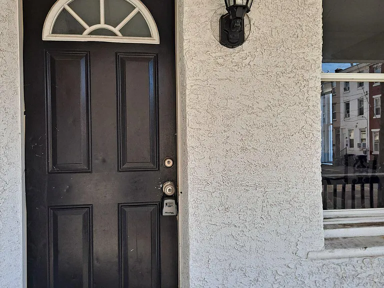 1100 Green St — Photo 29