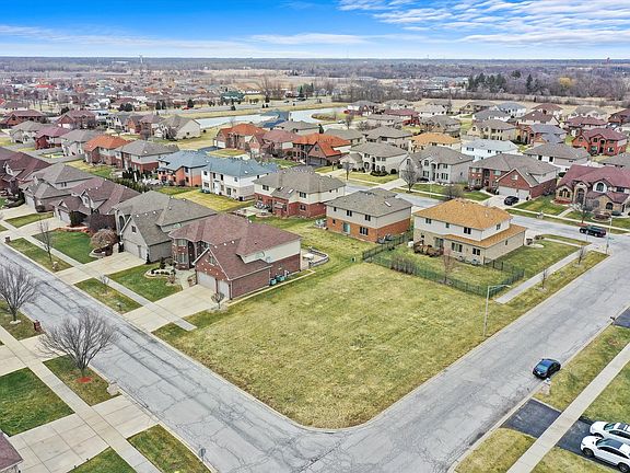4th image of 21159 Vivienne Dr