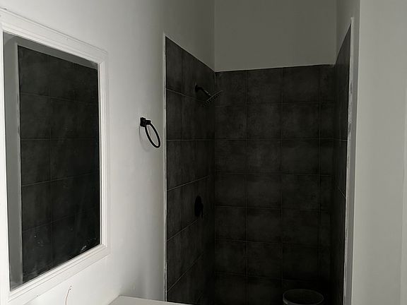 5th image of 421 Hollywood Dr #A/b