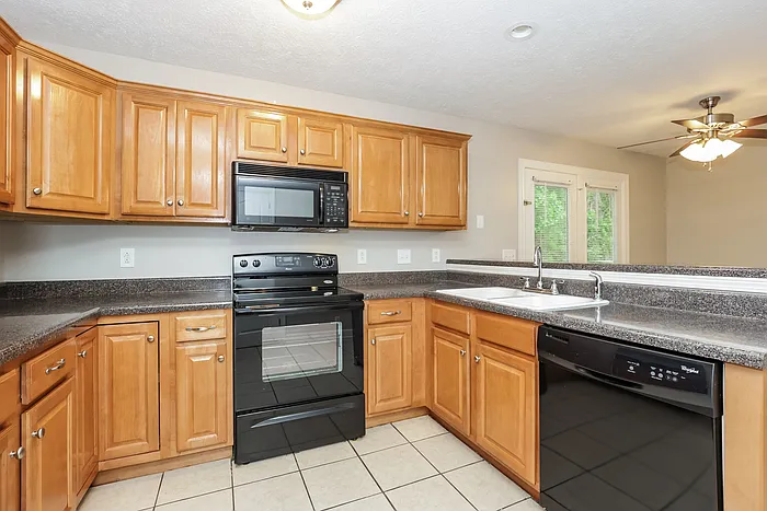 2057 Aberdeen Cir — Photo 9