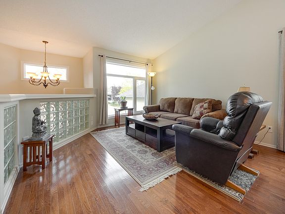 5th image of 489 Rainbow Cres