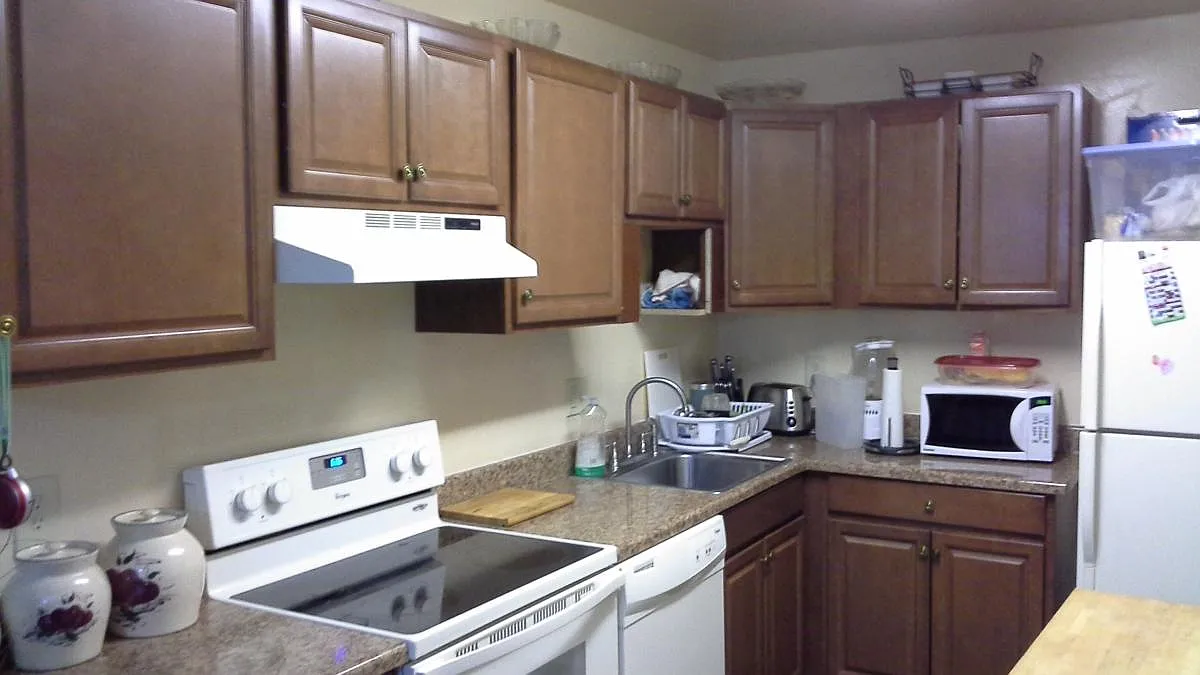 3 bed, 2.5 bath, 1350 sqft, $2,300 — Photo 2