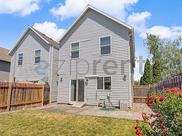 6674 SE Lois St — Photo 3