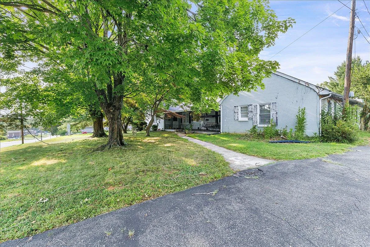 704 Blue Ridge Ave — Photo 2