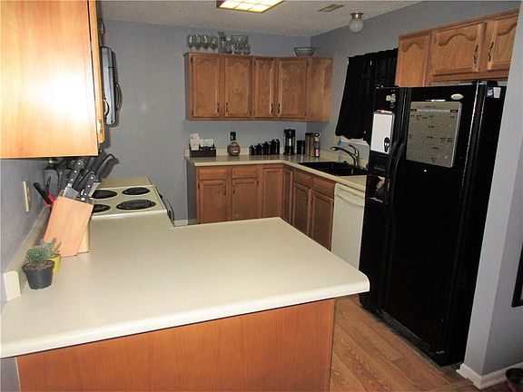 4th image of 1951 Windy Hill Ln