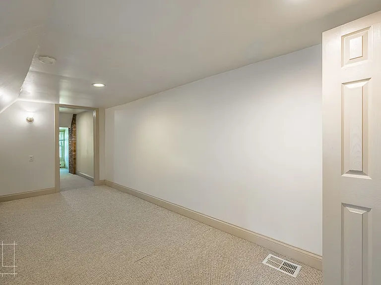 83 King Ave — Photo 45
