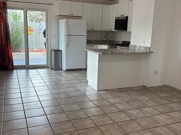 5th image of 211 W Roger Rd APT 23