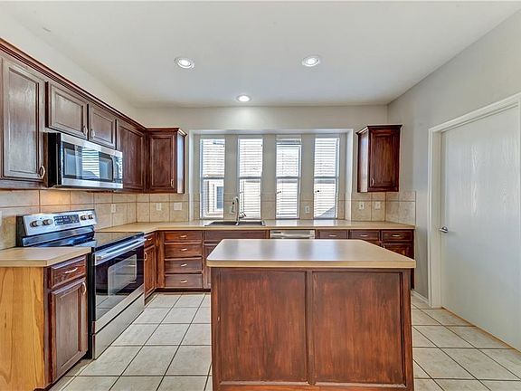 5th image of 9625 Brenden Dr