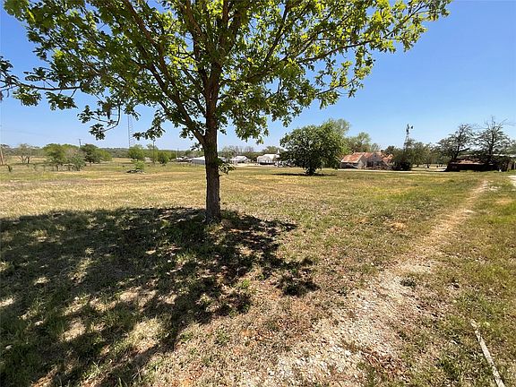 5th image of 8 1/2 Nine Horseshoe Dr
